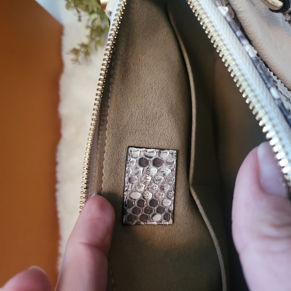 LOUIS VUITTON Creme Empreinte Monogram Leather Python V BB Tote Bag - RARE - Picture 6 of 14